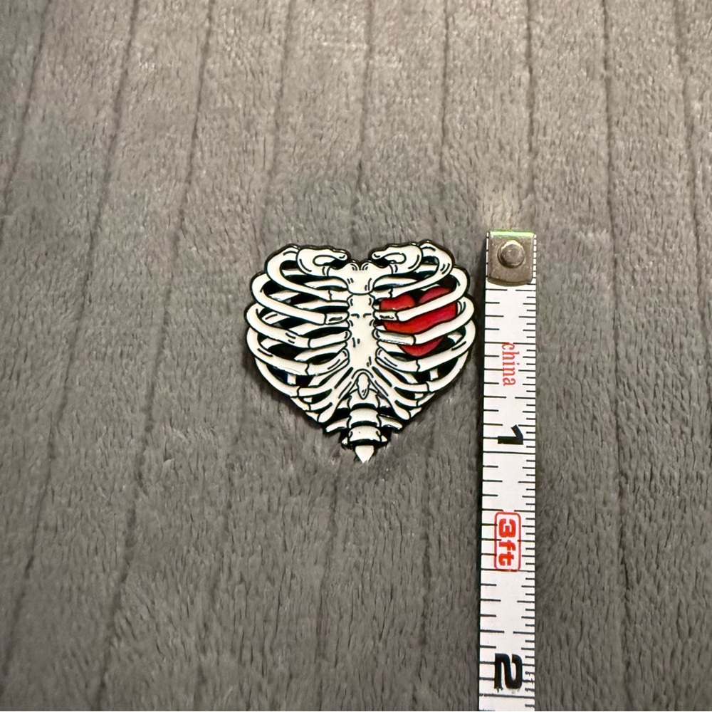 Heart Enamel Pin - Picture 2 of 3